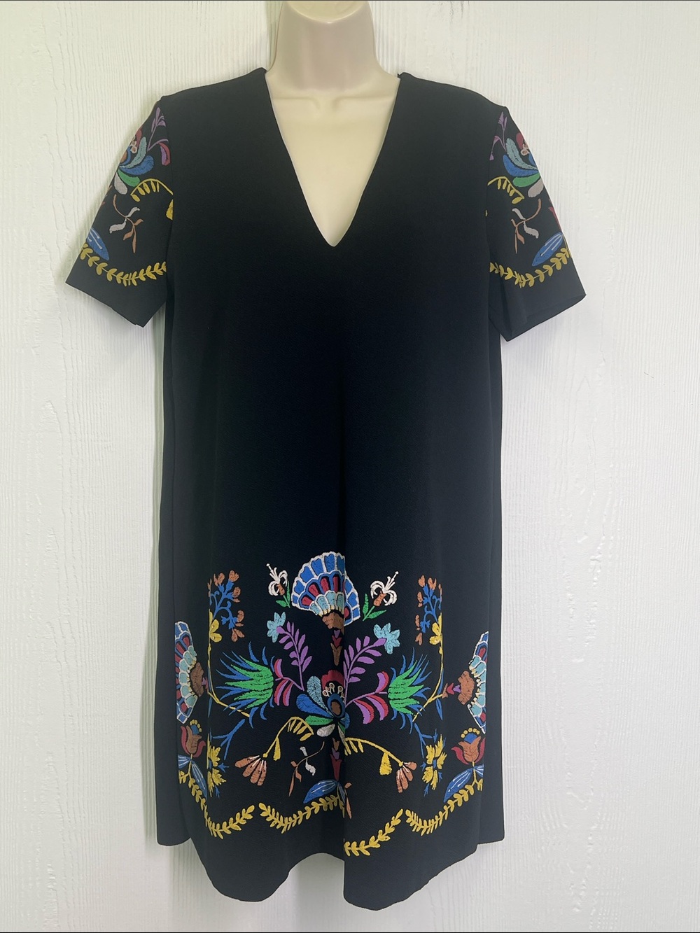 Zara - Vibrant Colorful Fun Print Short Sleeve V Neck Mini Dress Size Small